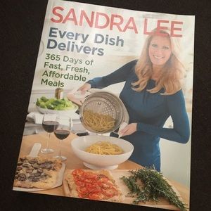 Cookbook Sandra Lee Every Dish Delivers NEW